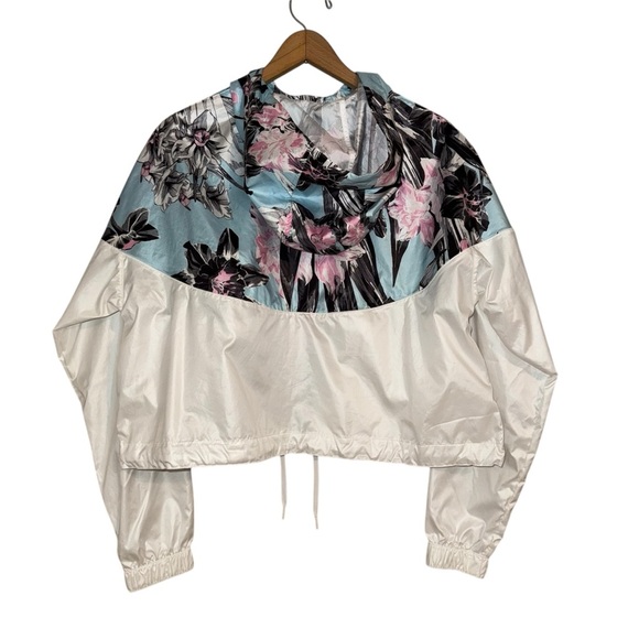 NIKE Hyper Femme Cropped Windrunner Size M - Picture 2 of 6